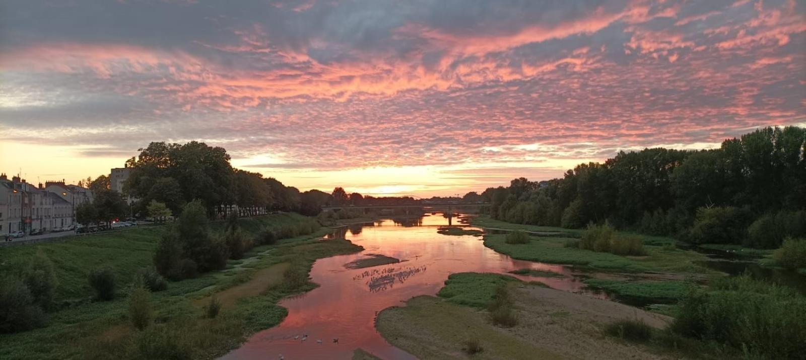 Cosy Loire, T2 Neuf, Front De Loire ,Vue Cathedrale,5Min A Pied Centre Ville Et Parking Prive Орлеан Екстер'єр фото